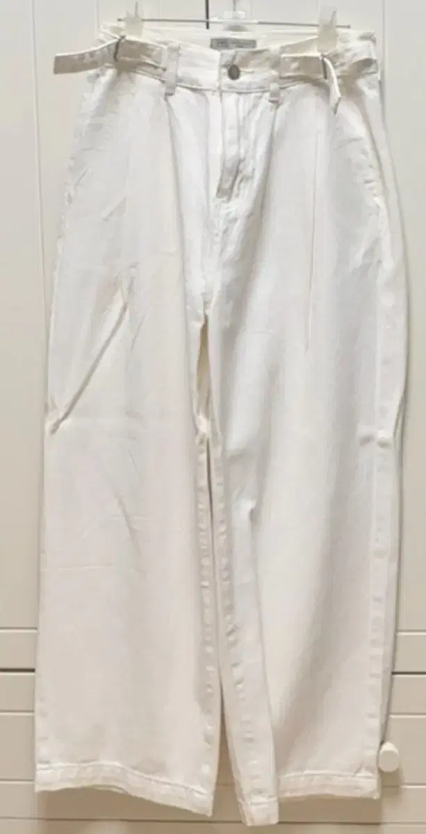 Gogosing Ivory Two-Strap Wide Pants