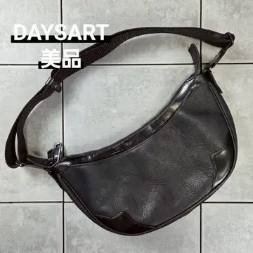 새상품급 DAYSART 데이즈 아트 가죽 숄더백 블랙
