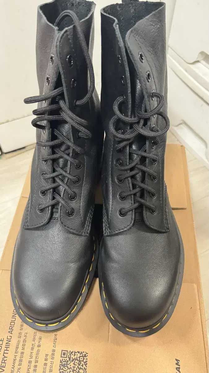 Dr. Martens 1460 10-eye 280 uk9