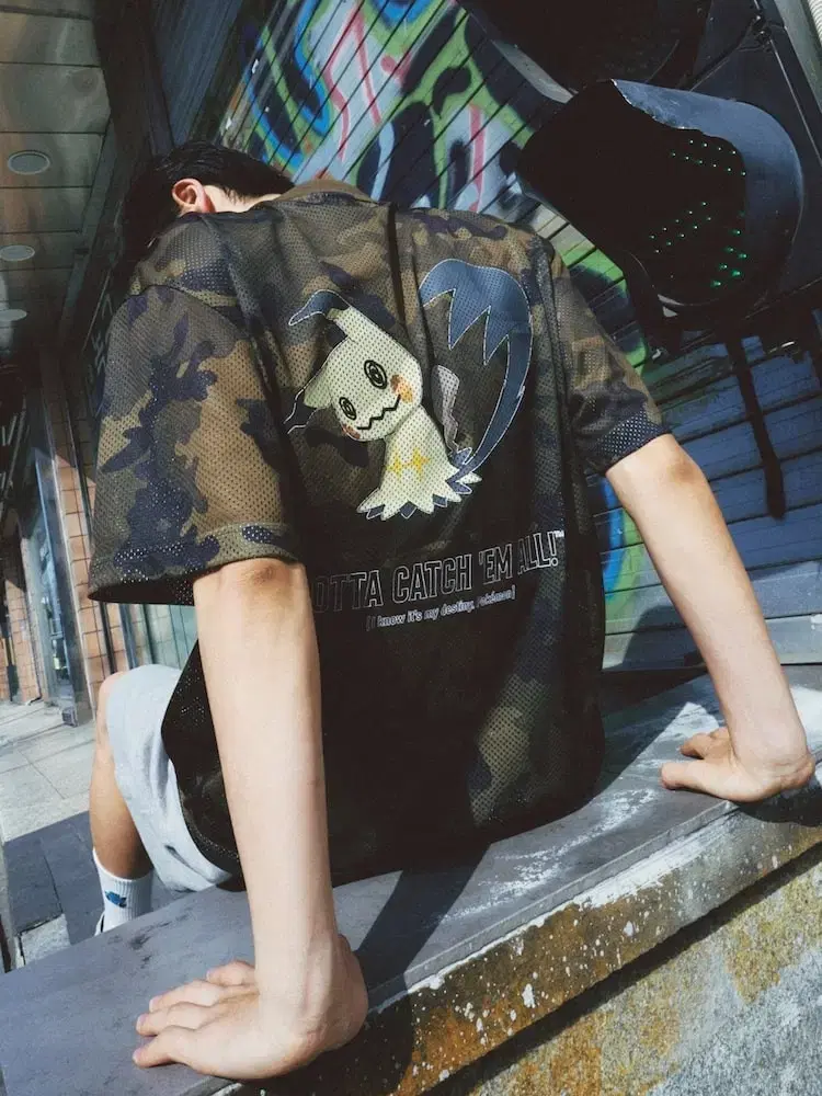 [L] 에잇세컨즈 포켓몬 따라큐 카모플라쥬 매쉬 티셔츠 카키