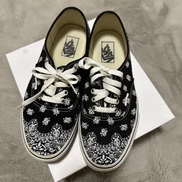 VANS 반다나 패턴 로우 컷 스니커즈 페이즐리 반스