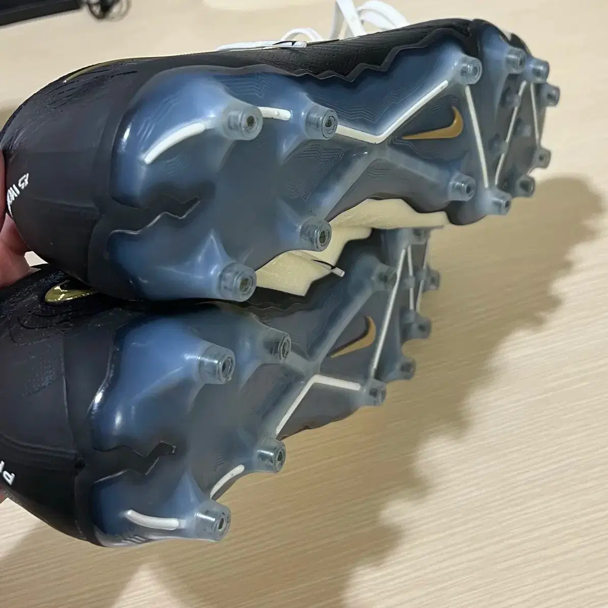 나이키 팬텀 GX 2 엘리트 AG 화이트 메탈릭 골드 코인 285