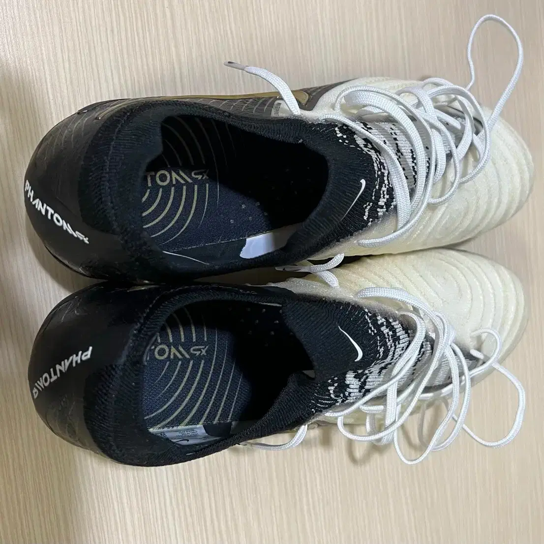 나이키 팬텀 GX 2 엘리트 AG 화이트 메탈릭 골드 코인 285