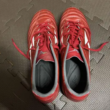 Mizuno 레드 스파이크 슈즈