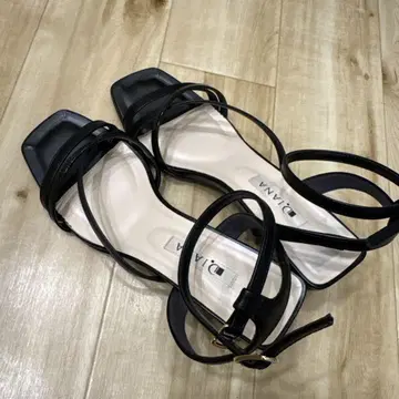 DIANA 블랙 스트랩 샌들 24cm