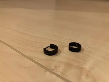 양쪽 귀 라이온 하트 스테인리스 블랙 메탈 후프 귀걸이