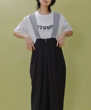 새상품 이번 시즌 에이미로우 턱 릴랙스 살로펫 블랙 검정