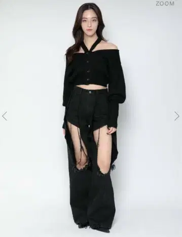 여자의 옷을 녹여 열고 바지를 찢어라.