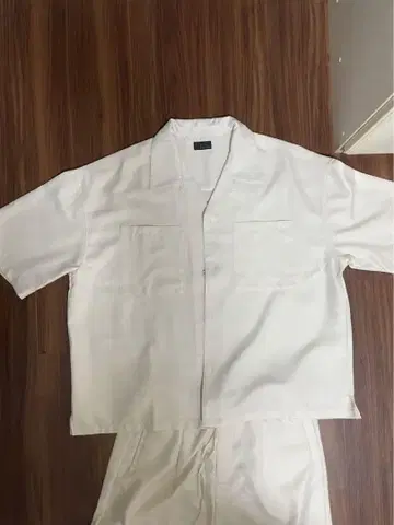 화이트 새틴 셋업