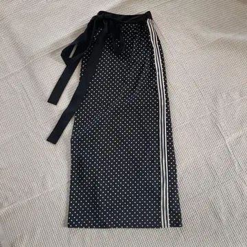 GALLARDAGALANTE NAVY 랩 스커트 도트 라인 랩 스커트