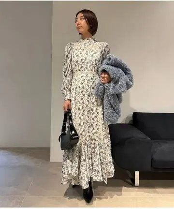 릴리 브라운 꽃무늬 라인 원피스 긴팔 아이보리 계열