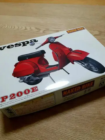 Vespa P200E 프라모델 레드