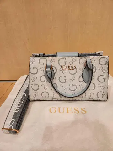 GUESS 숄더백 라이트 블루