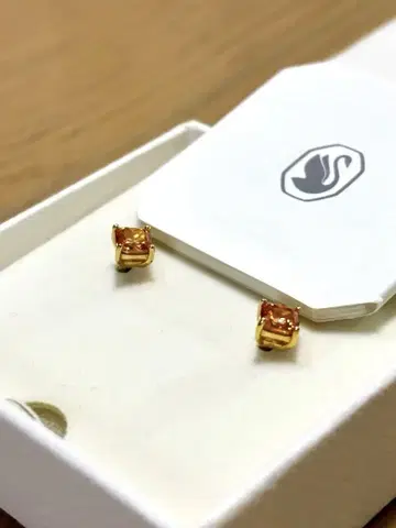 정품] 스와로브스키 오렌지 큐빅 지르코니아 스터드 귀걸이