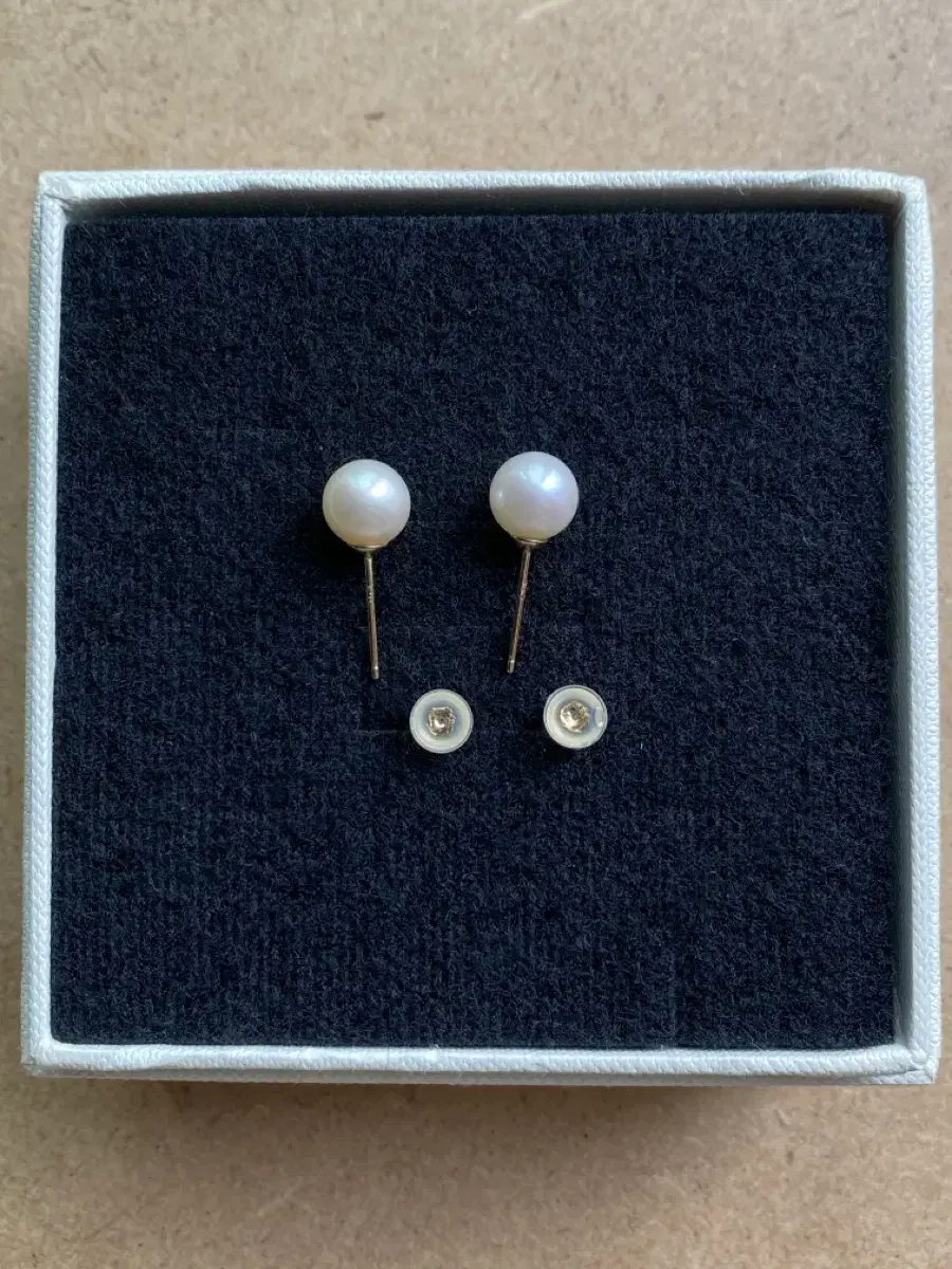 14k Freshwater Pearl Earrings 8mm