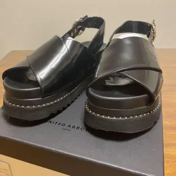 UNITED ARROWS 블랙 크로스 백 벨트 샌들 37.5