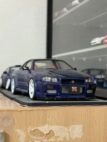 스카이라인 GT-R R34 블루 프라모델 완제품 타미야