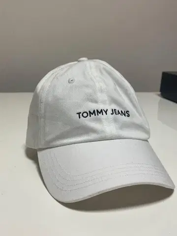 TOMMY JEANS 화이트 야구 모자
