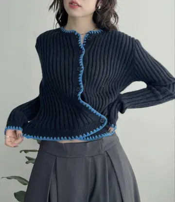 배색 스티치 니트 가디건 bita.