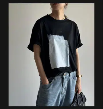 ARULLE 블랙 페인트 티셔츠 미사용