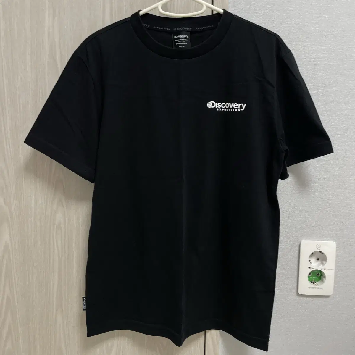 Discovery Expedition Small Logo Short Sleeve T-Shirt 95