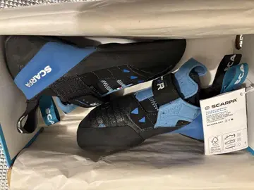 새상품 SCARPA INSTINCT VSR 클라이밍 신발 EU40