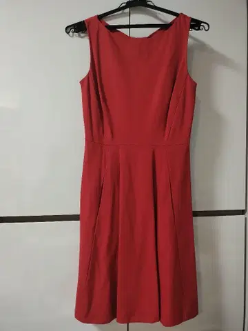 kate spade 빨간색 슬리브리스 무릎 기장 원피스 리본