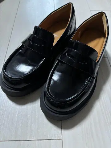 유니클로 C 네이비 느낌 터치 로퍼 블랙 24.5