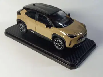 도요타 Yaris Cross 미니카 1/43 골드/블랙