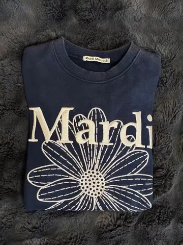 Mardi Mercredi 마르디메크르디 자수 맨투맨