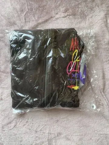 모모쿠로 후드티