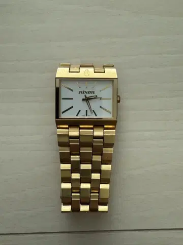 Nixon 시계