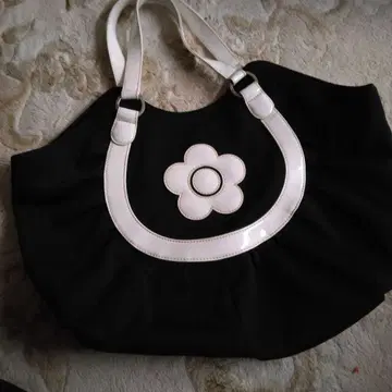 플라워 모티브 블랙 토트백 MARY QUANT