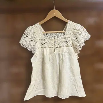저널 스탠다드 아이보리 레이스 프릴 소매 미사용
