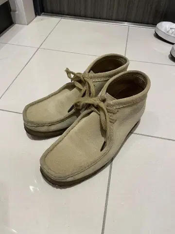 CLARKS 왈라비 베이지