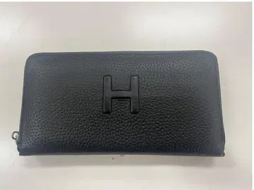 가격 인하했습니다. H 로고 블랙 가죽 장지갑 새상품