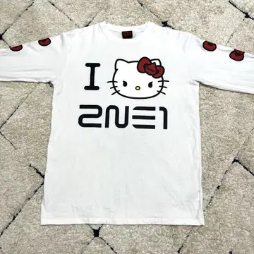 2NE1 헬로키티 콜라보 긴팔 상의