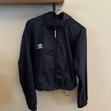 엄브로 트랙 자켓