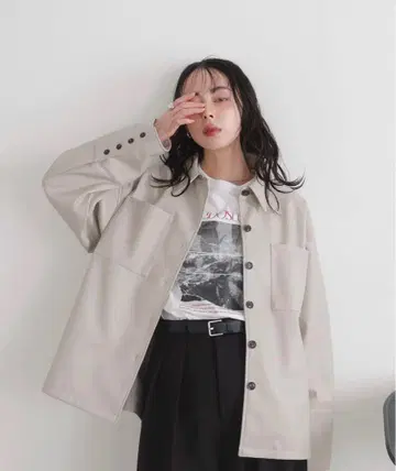 [ 새상품 ] LIAN 오버 사이즈 에코 가죽 자켓 프리 사이즈 아이보리