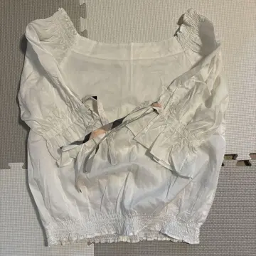 블루 라벨 오프숄더 상의