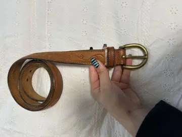 가죽 브라운과 아이보리 벨트 묶음 판매