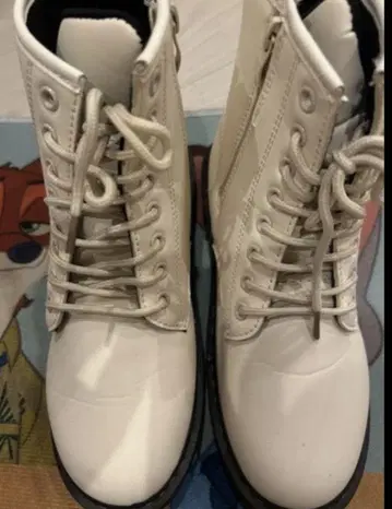 화이트 부츠