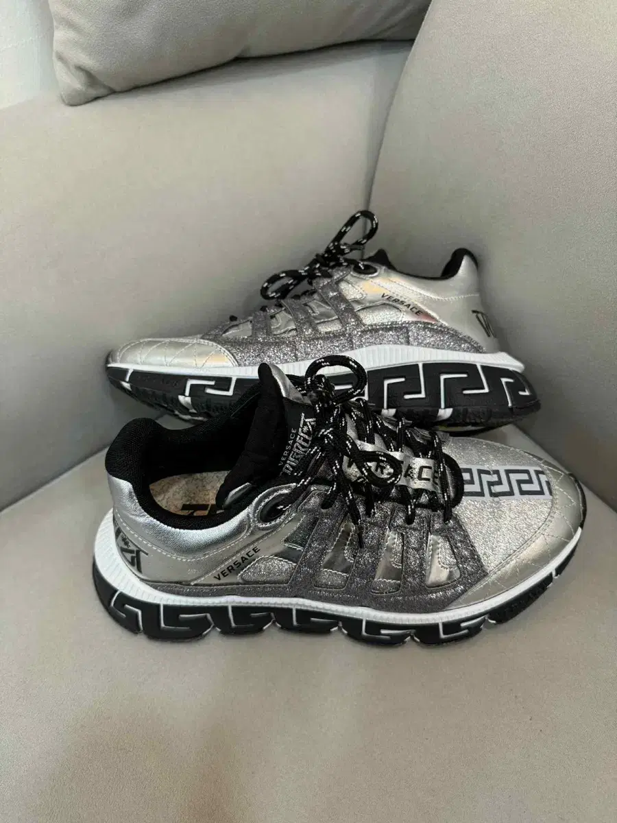 Like new Versace Trigreca shoes, size 40