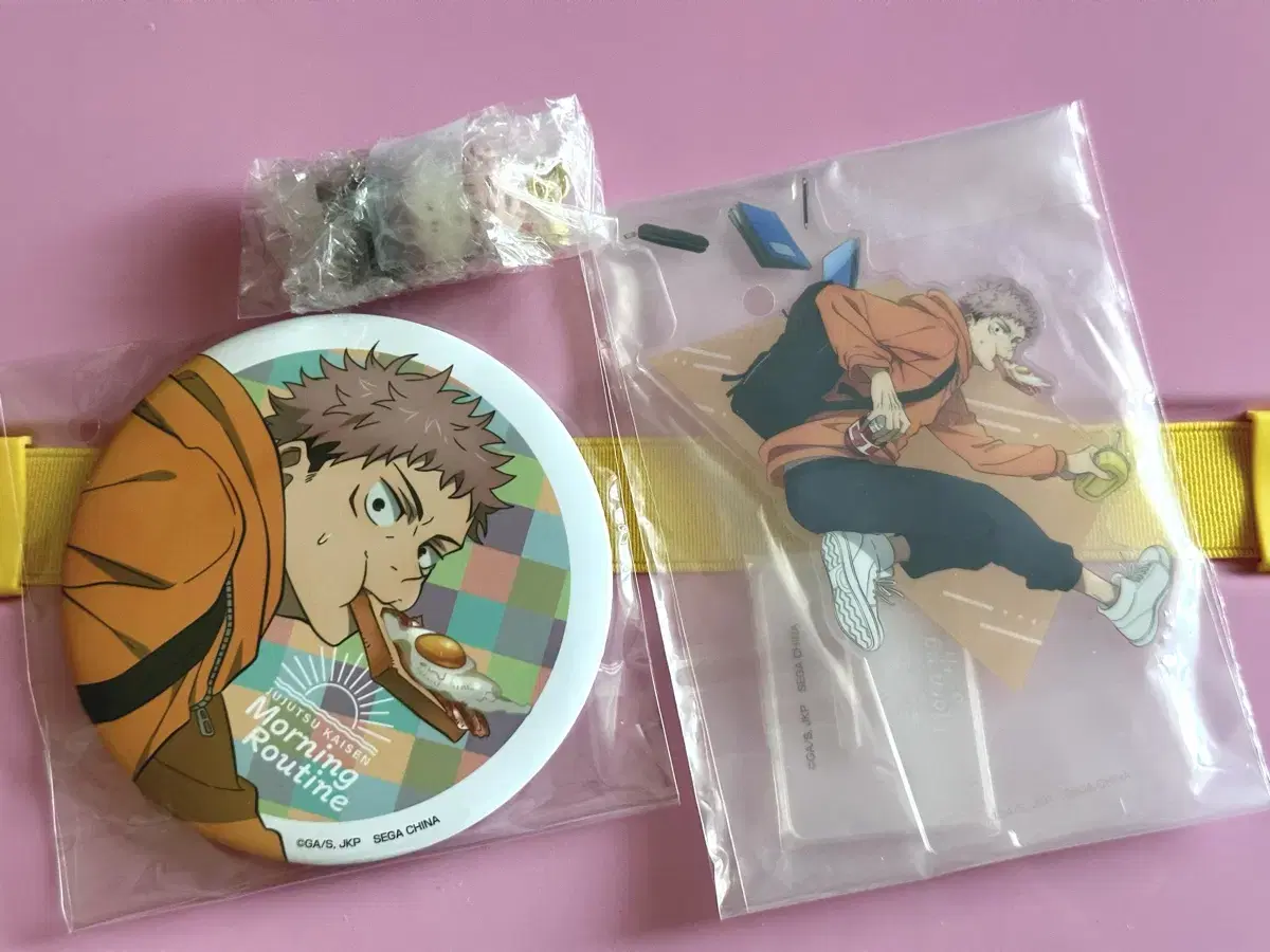 Bulk lot) Jujutsu Kaisen Yuji Itadori Morning Lew-tin Acrylic Stand + Can Badge + Kitan Club