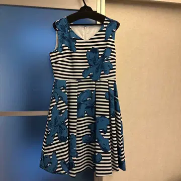 Cecile McBee 슬리브리스 원피스