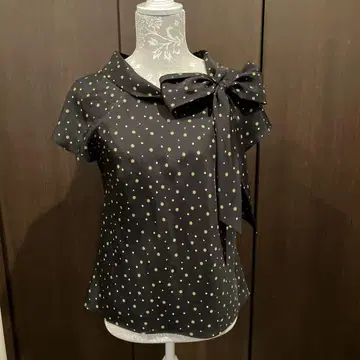 가격 인하! LAURA ASHLEY 물방울 패턴 리본 포함 반팔 블라우스