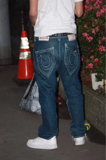 True Religion 슬림 핏 데님