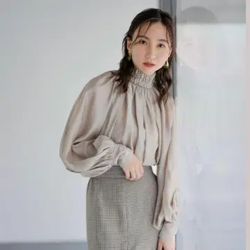 FRAY I.D 오간자 개더 블라우스