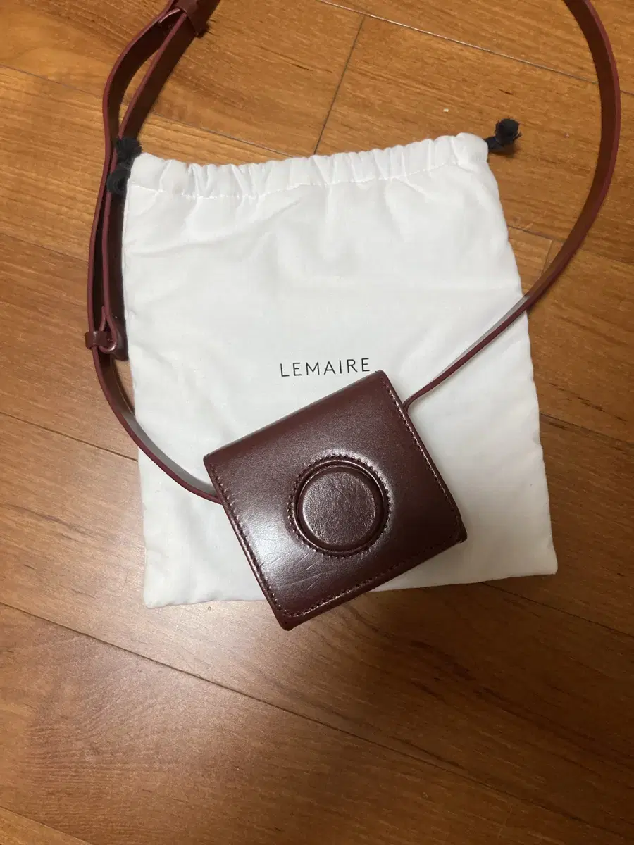 르메르 카메라 백 버건디