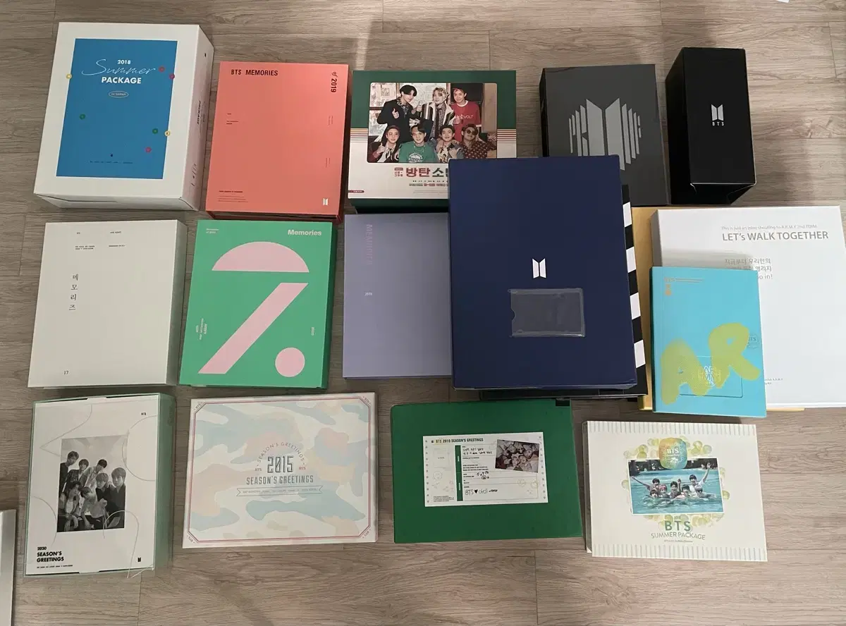 BTS Bangtan Boys merchandise (DVD, album, kit, lightstick, etc.)
